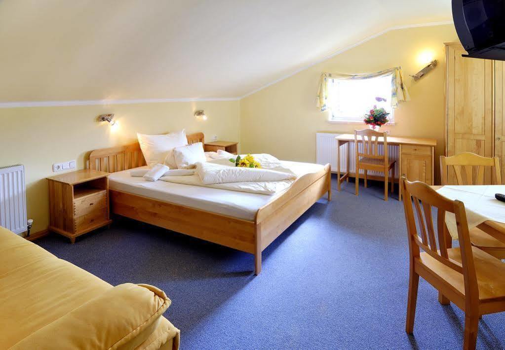 Bruderhofer Hotel อัลท์มุนสเตอร์ ภายนอก รูปภาพ