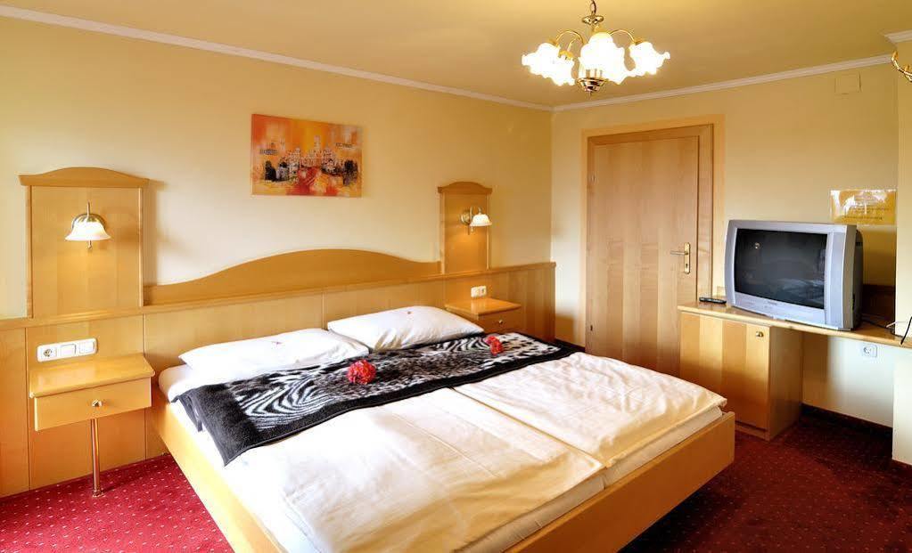 Bruderhofer Hotel อัลท์มุนสเตอร์ ภายนอก รูปภาพ